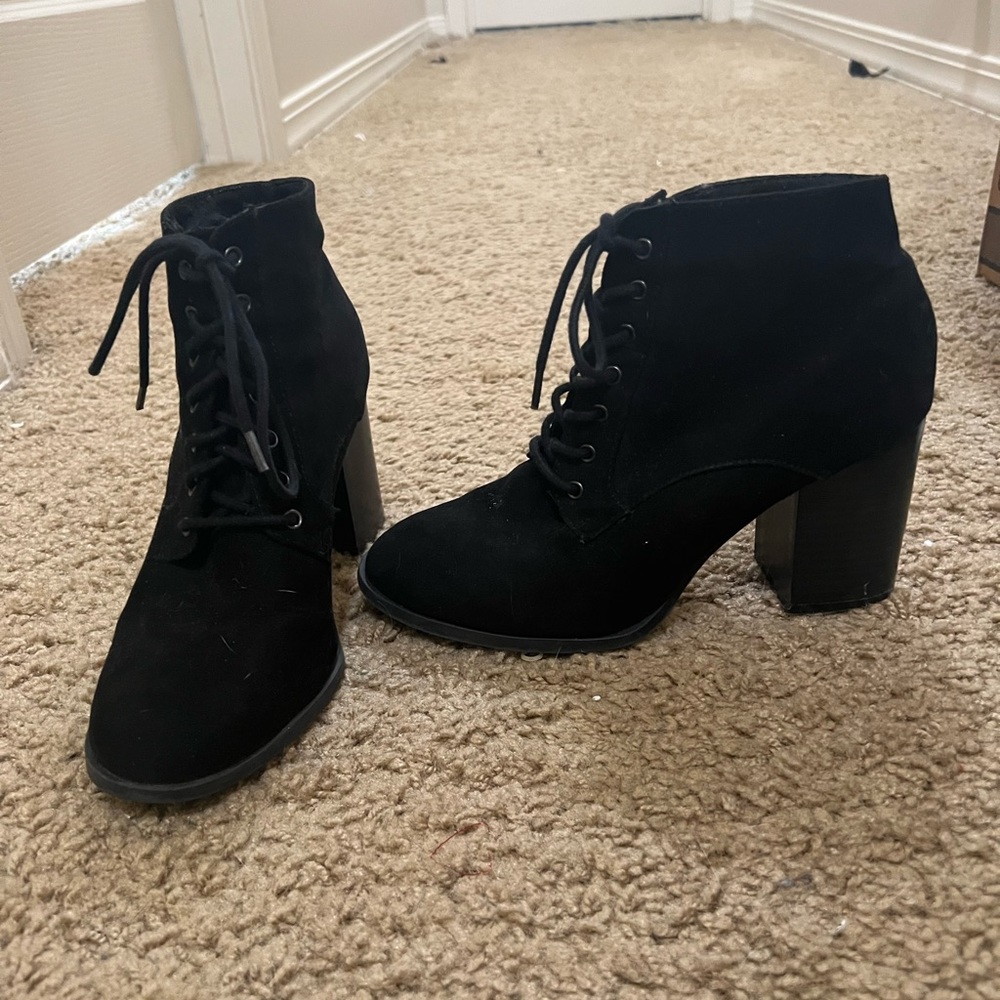 Womens Size 7.5 Black booties